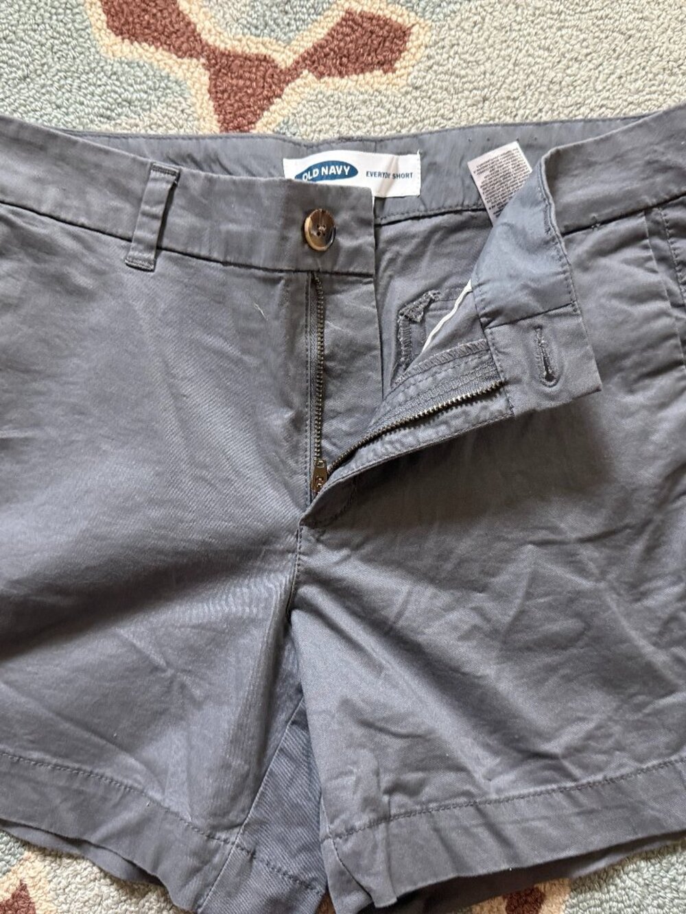 Womens Gray Everyday Old Navy Short, size 4 EUC